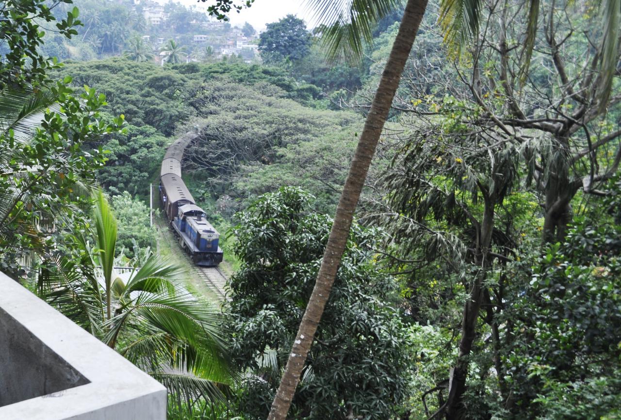 M&M Residence Kandy Buitenkant foto