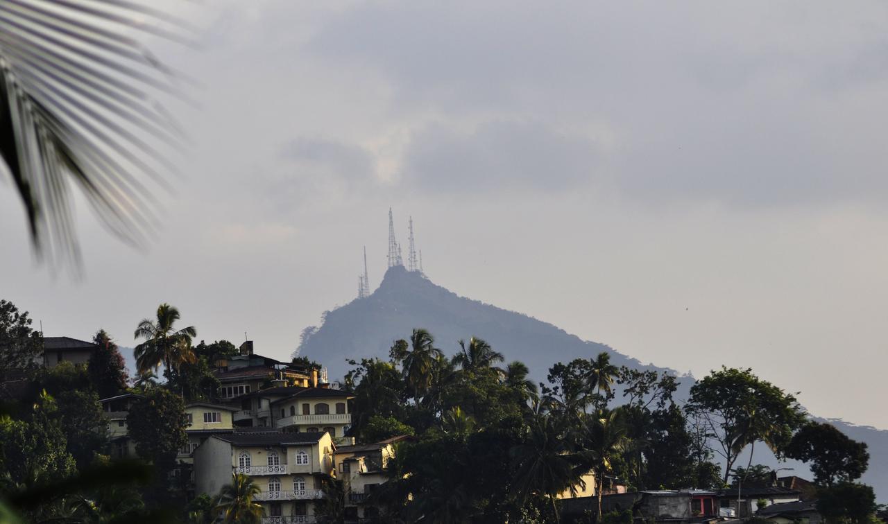M&M Residence Kandy Buitenkant foto